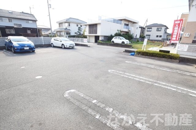 物件外観写真2　(駐車場完備です)