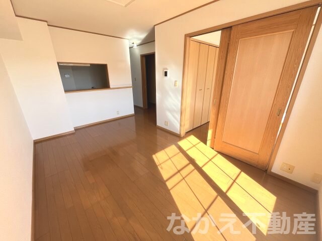 物件内観写真2　(ゆったり過ごせるリビングです)