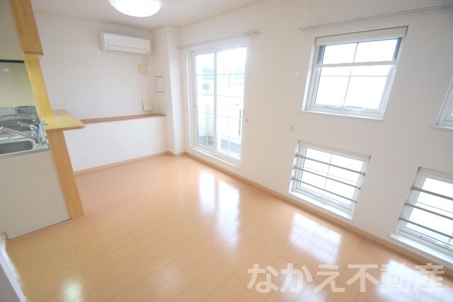 物件内観写真3　(使いやすい居間です)