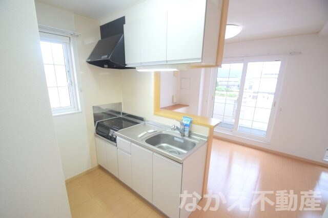 物件内観写真4　(コンパクトなキッチンで掃除もラクラク)