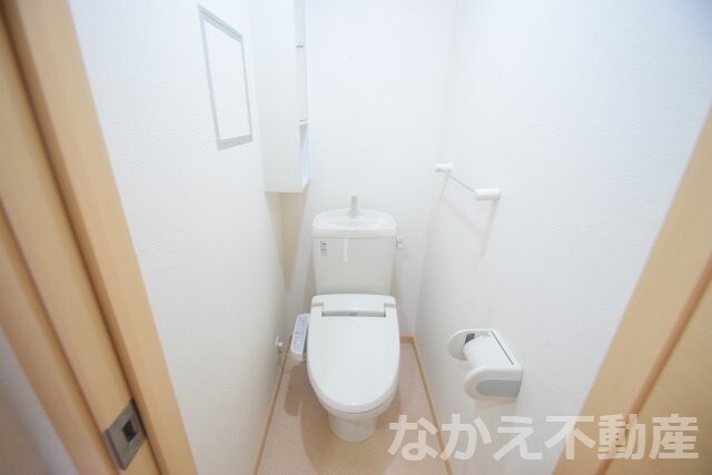 物件内観写真12　(落ち着いた色調のトイレです)