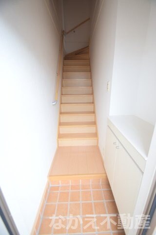 物件内観写真14　(明るい玄関です)