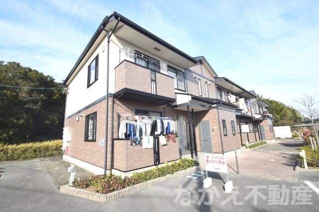 物件外観写真1　(外観もきれいです)