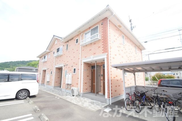 物件外観写真1　(きれいな外観です)