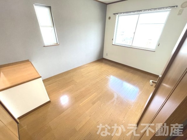 寝室(落ち着いて過ごせるお部屋なので、寝室にいかがでしょうか)