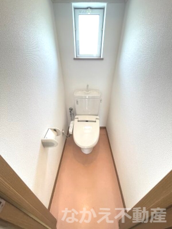 トイレ(落ち着いた色調のトイレです)