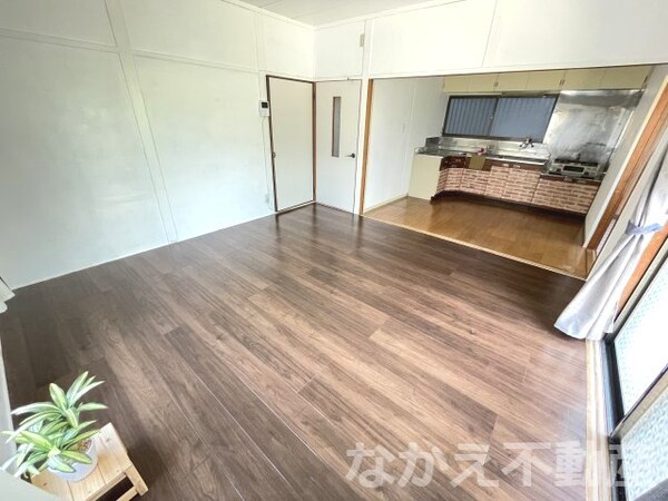 居室(こちらのリビングで趣味の時間をお楽しみください)