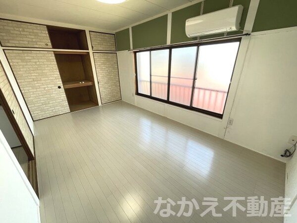 寝室(広くて明るい寝室)