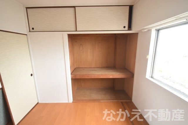 物件内観写真12　(大きなスペースがあり、収納には困りません)