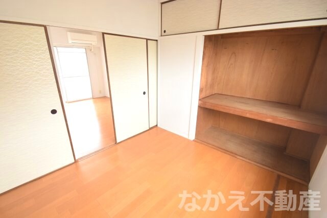 物件内観写真14　(落ち着いた色調の洋室です)