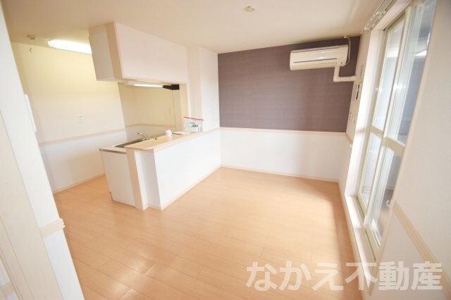 物件内観写真2　(使いやすいリビングです)