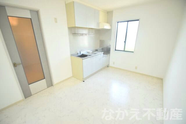 物件内観写真2　(おしゃれなリビングです)