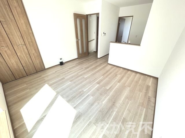 物件内観写真13　(おしゃれな居間です)