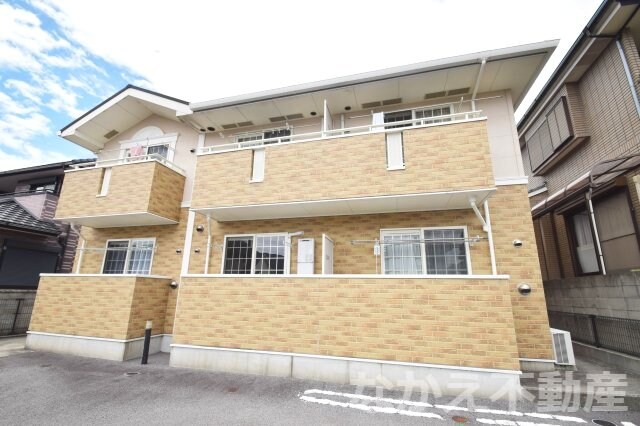 物件外観写真1　(建物外観を気になさる方へ、見た目の良い物件です)