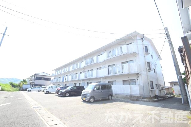 物件外観写真1　(外観は落ち着いています)