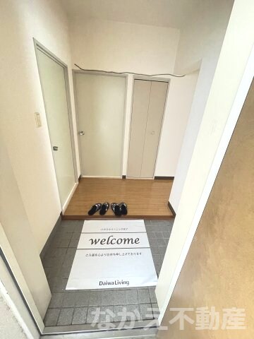 物件内観写真9　(ゆったりとした玄関です)