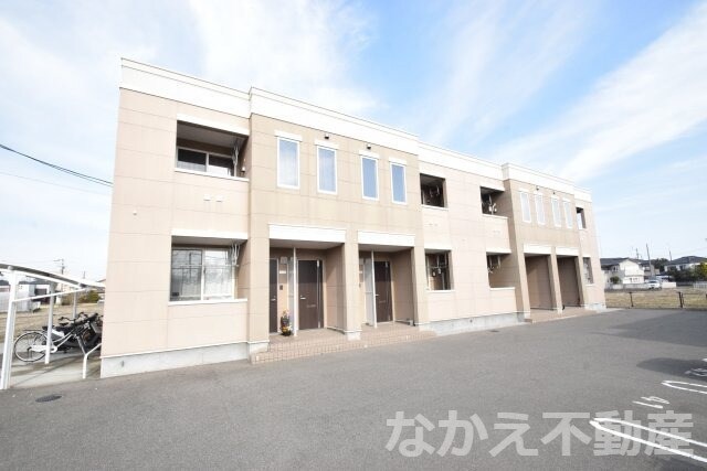 物件外観写真1　(きれいな外観です)