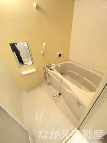 物件内観写真5　(日々の疲れを癒すお風呂付です)