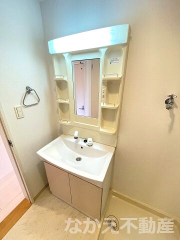 物件内観写真7　(コンパクトで使いやすい洗面所)