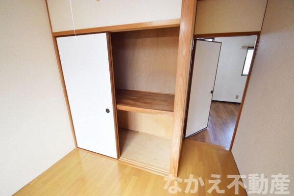 収納(小物を収納するのに便利です)