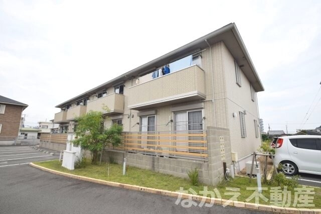 物件外観写真1　(落ち着いた雰囲気の外観です)