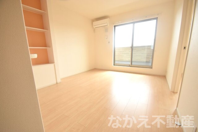 物件内観写真2　(おしゃれな居間です)