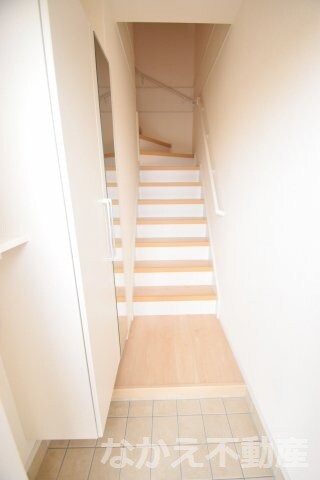 物件内観写真8　(シンプルで使いやすい玄関です)