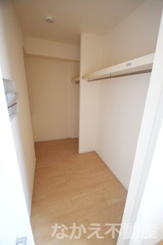 物件内観写真10　(大きなスペースがあり、収納には困りません)