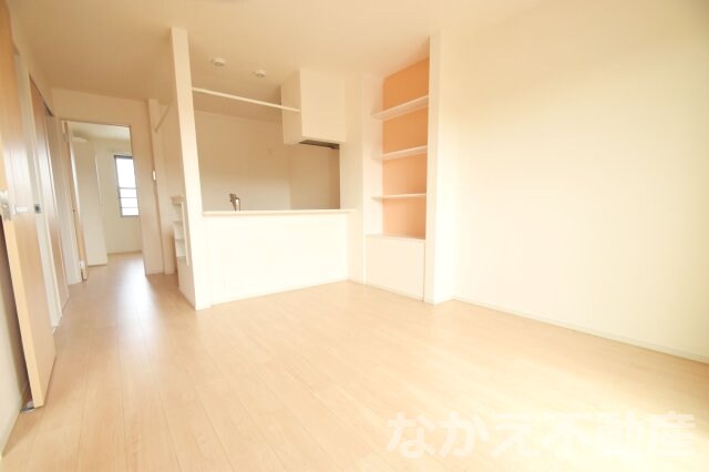 物件内観写真13　(ゆったり過ごせる居間です)