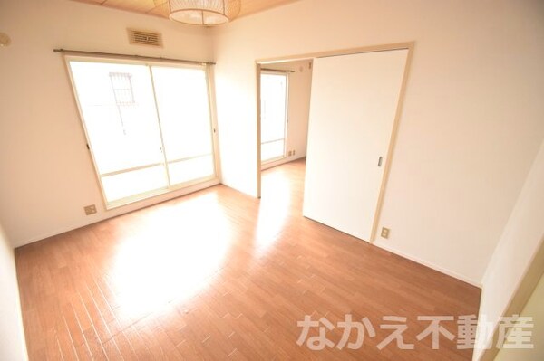 寝室(使い勝手のいい寝室です)