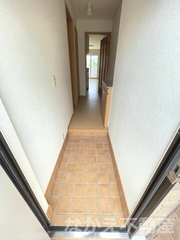 物件内観写真11　(明るい玄関です)