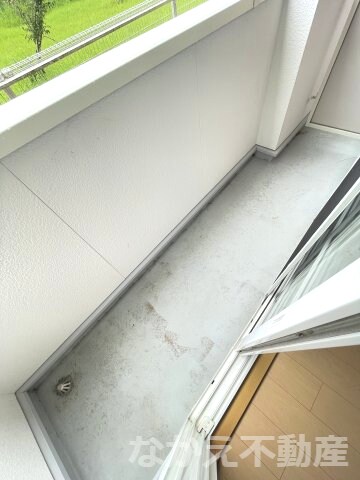 物件内観写真12　(開放的で明るい空間を演出してくれるバルコニーです)