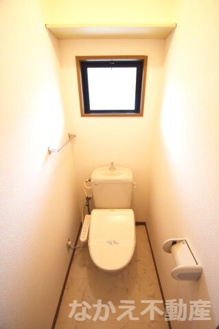 物件内観写真7　(ゆったりとした空間のトイレです)