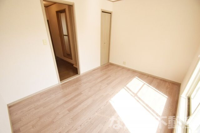 物件内観写真3　(おしゃれな居間です)