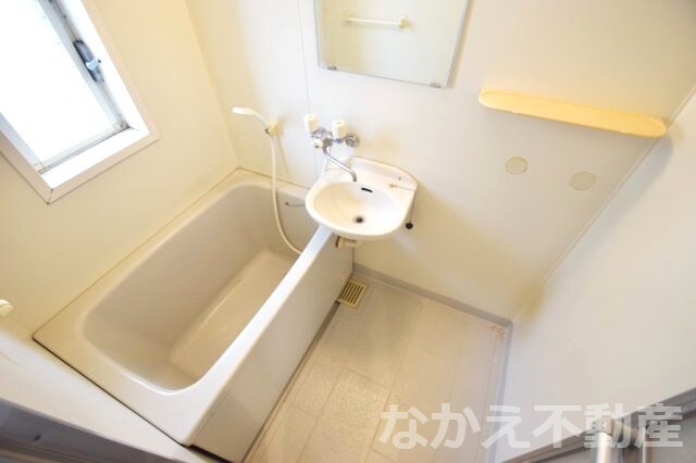 物件内観写真5　(コンパクトで使いやすいお風呂です)