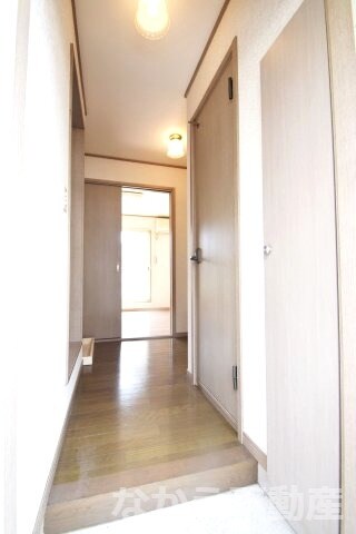 物件内観写真9　(収納もある玄関です)