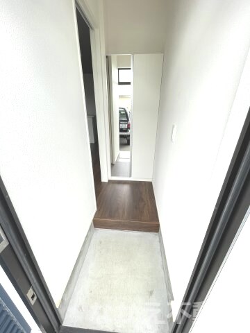 物件内観写真9　(落ち着いた玄関です)