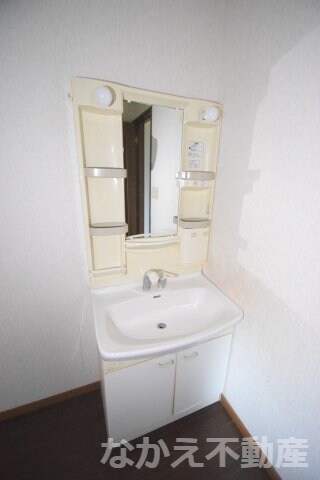 物件内観写真8　(コンパクトで使いやすい洗面所)