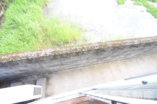 物件内観写真10　(暖かな日差しのふりそそぐバルコニー)