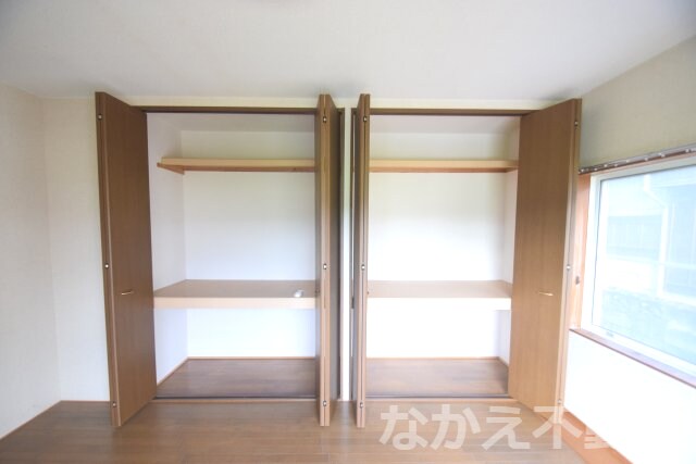 物件内観写真11　(小物を収納するのに便利です)