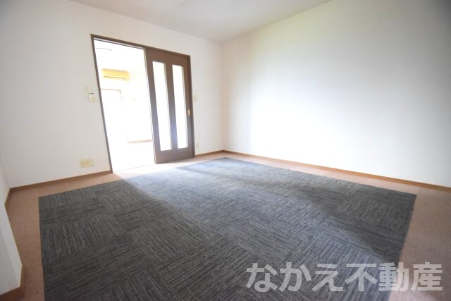 物件内観写真14　(広くて明るい寝室)