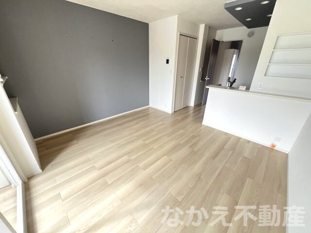 物件内観写真2　(ゆったりとしたリビングです)