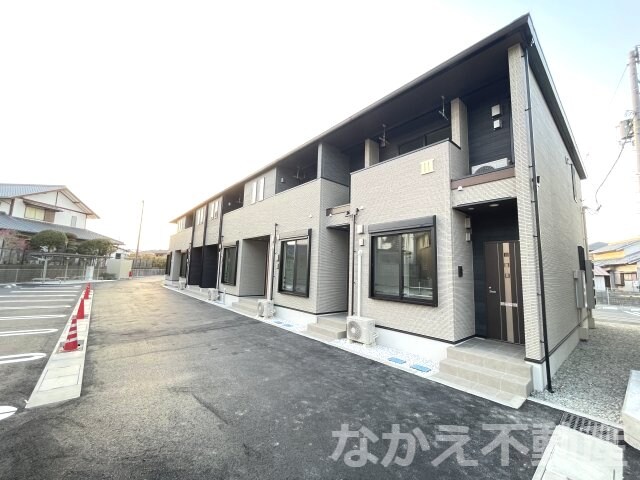 物件外観写真1　(落ち着いた雰囲気の外観です)