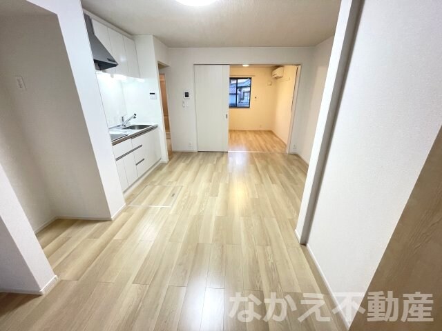 物件内観写真2　(おしゃれな居間です)