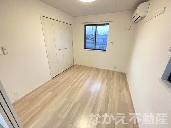 寝室(落ち着いた色調の寝室です)