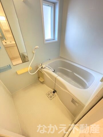 物件内観写真6　(日々の疲れを癒すお風呂付です)