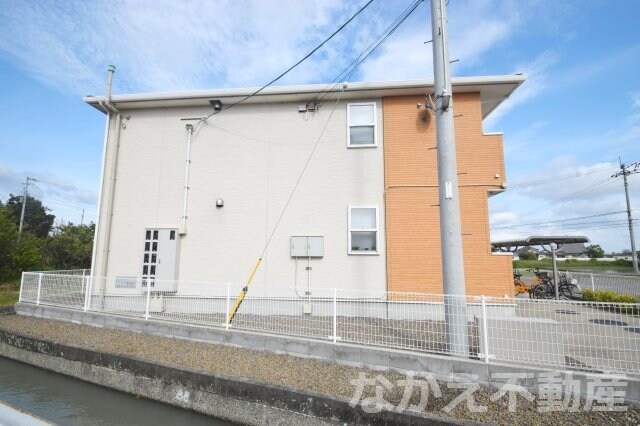 物件外観写真3　(外観もきれいです)