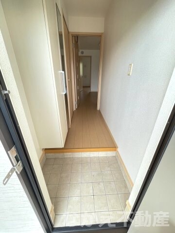 物件内観写真17　(収納もある玄関です)