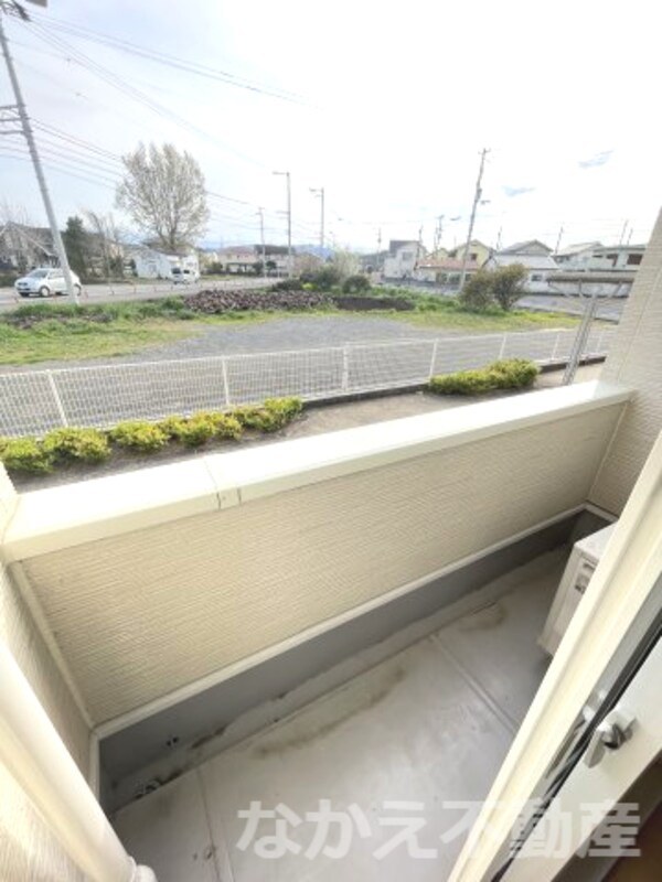 バルコニー(お洗濯にも便利なバルコニー付き)