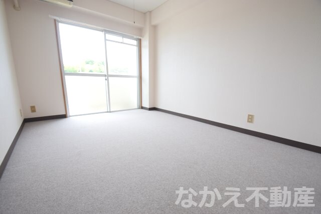 物件内観写真5　(ゆったり過ごせるリビングです)